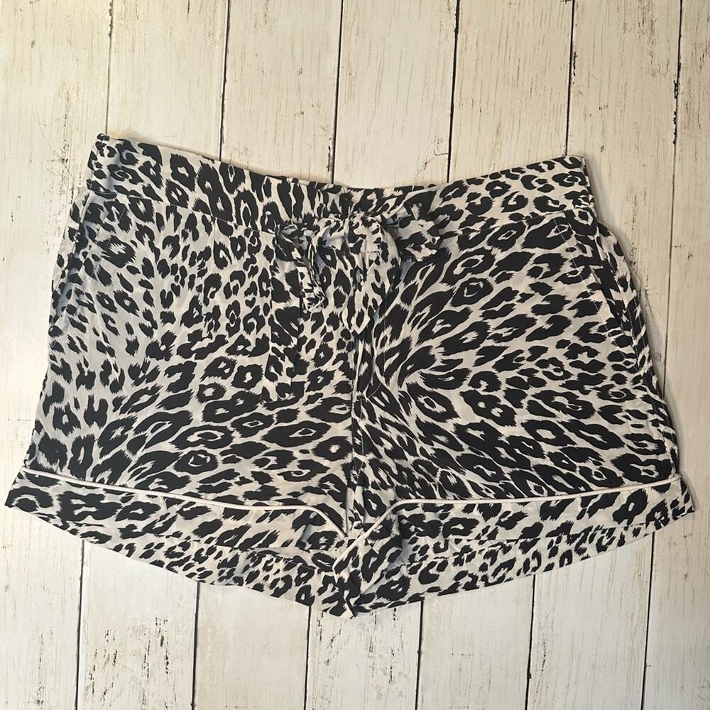 Equipment Lillian Silk Pajama Set size XS Cheetah Long Sleeve Shorts Sleepwear - Picture 4 of 12
